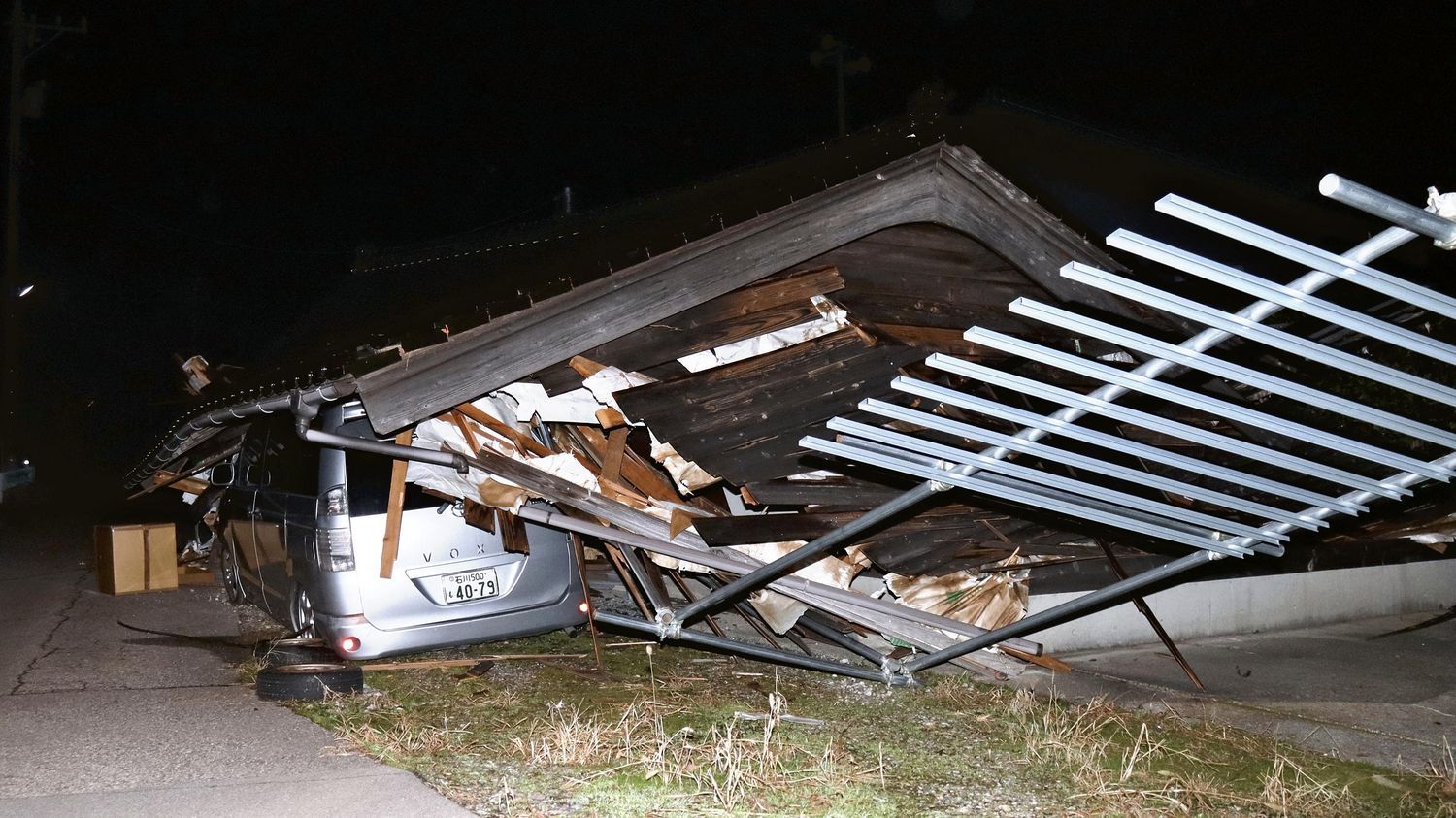 Séisme au Japon : les autorités confirment la mort d'au moins quatre personnes, la menace de tsunami "écartée"