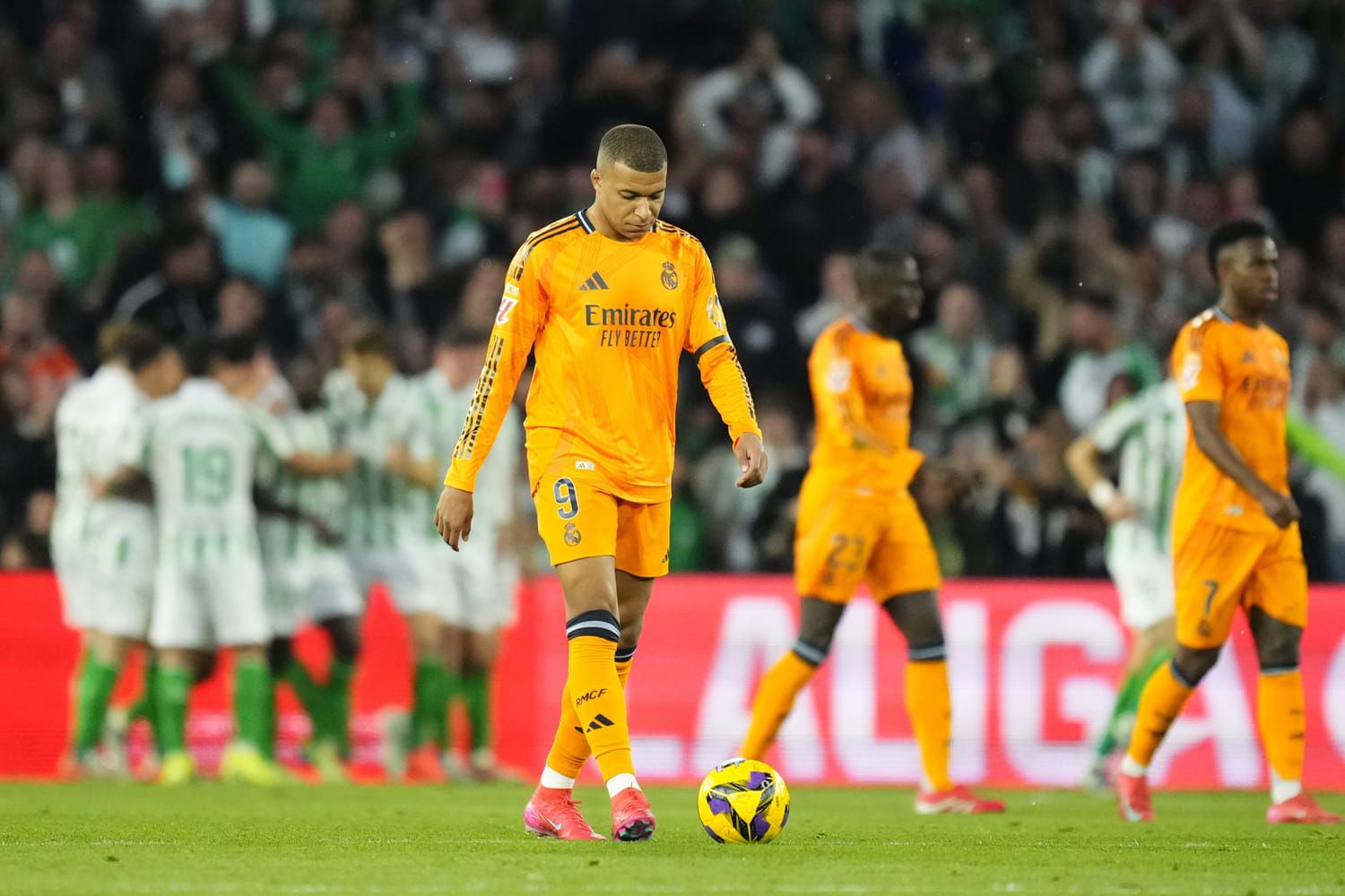 Betis - Real Madrid : Mbappé et Madrid loupent le coche après une défaite renversante à Séville, le résumé du match