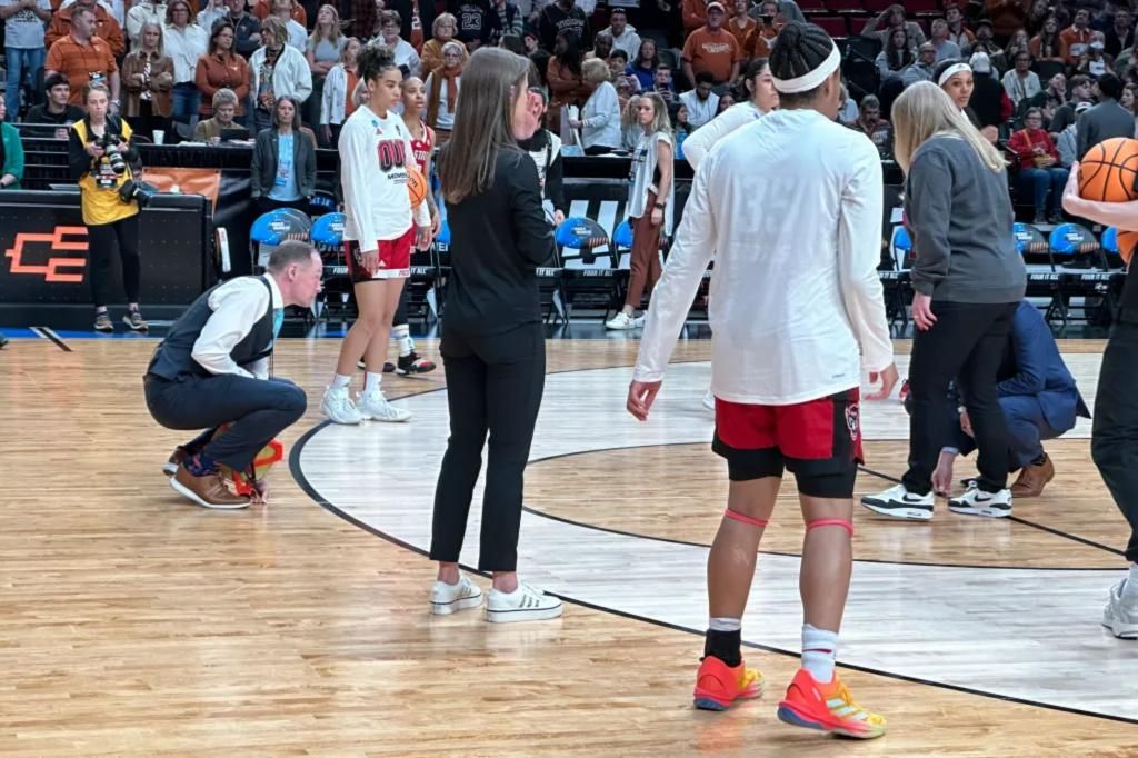 Women's Elite Eight 3-point line fiasco due to 'human error'