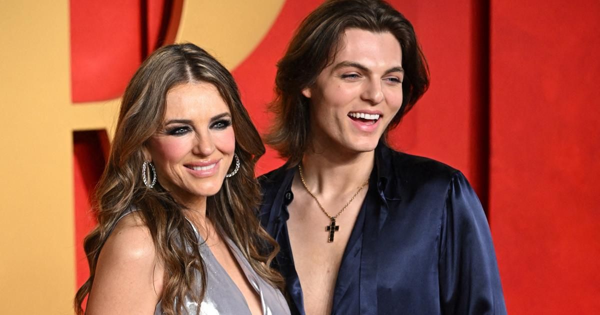 Damian Hurley explique pourquoi il est "tout à fait normal" pour lui d’avoir dirigé les scènes de sexe de sa mère