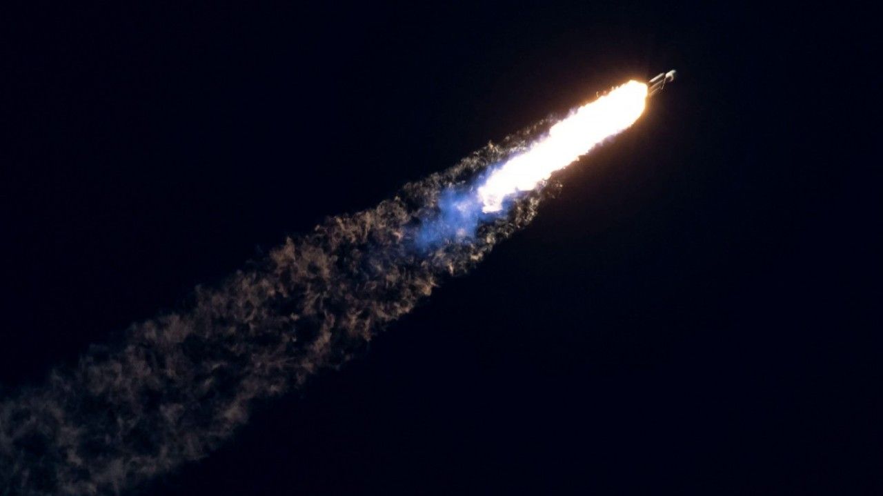 Falcon Heavy launches after series of weather delays