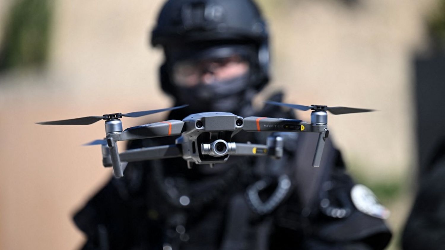 Manifestations du 1er-Mai surveillées par des drones : quelles sont les règles qui encadrent cette pratique inédite ?