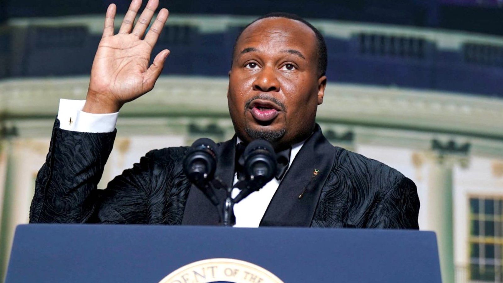 Roy Wood Jr. Breaks Down His Killer White House Correspondents’ Dinner Set