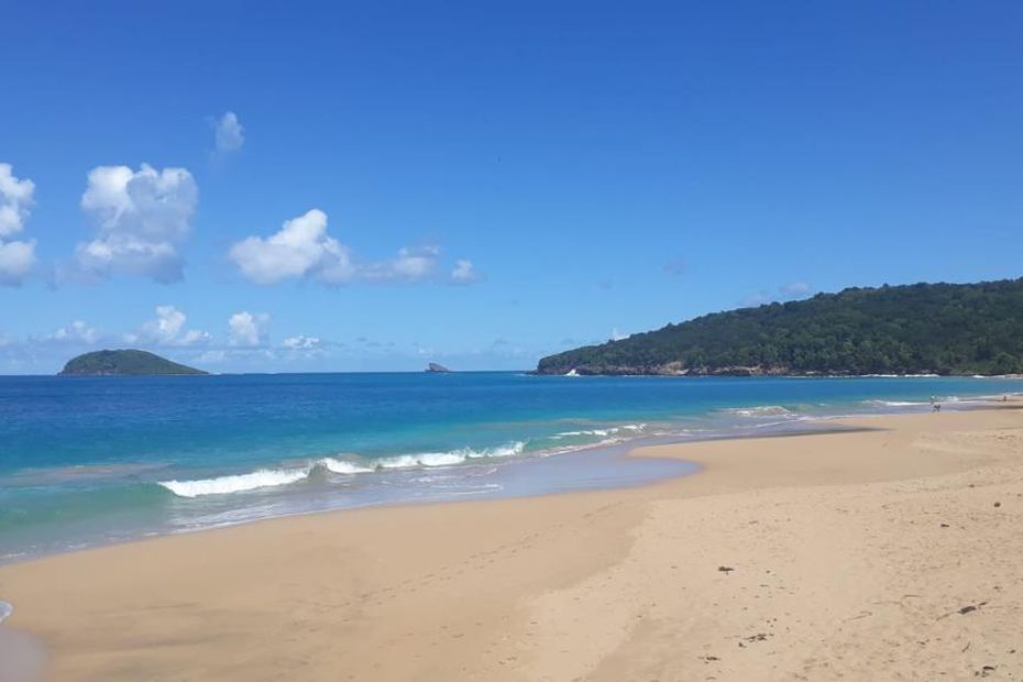 Un adolescent de 13 ans et un jeune homme de 23 ans se noient au large de la plage de Rifflet à Deshaies