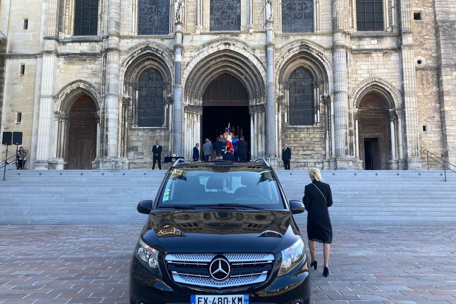 DIRECT. Obsèques de l'infirmière tuée à Reims : "Personne n’oubliera ta gentillesse, ton sourire", confie le frère de Carène Mézino