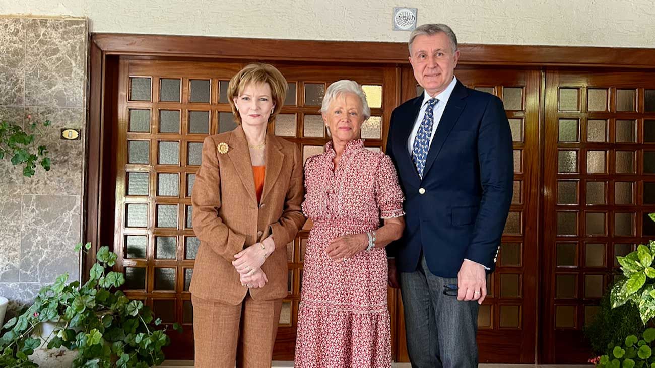 La princesse Muna accueille Margareta de Roumanie avant le mariage de son petit-fils Hussein