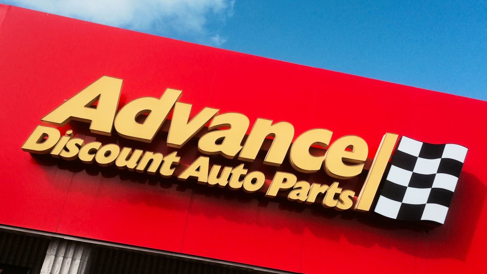 Analysts are bailing on this auto parts retailer after a massive earnings miss