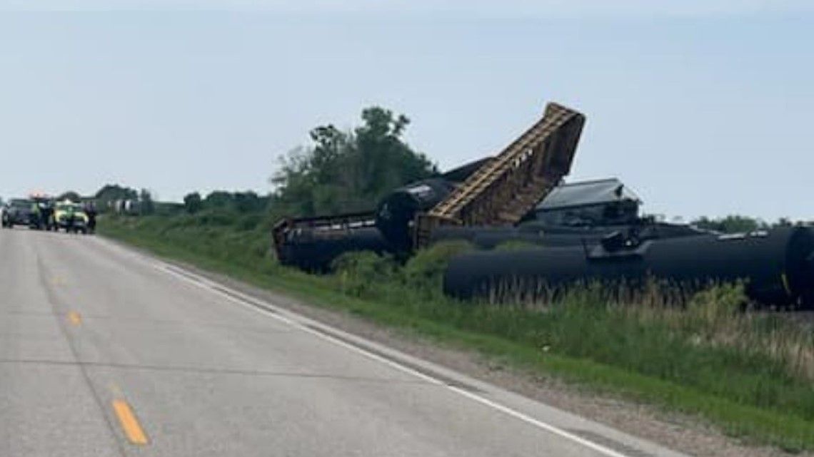 Train derails in Lancaster, Minnesota