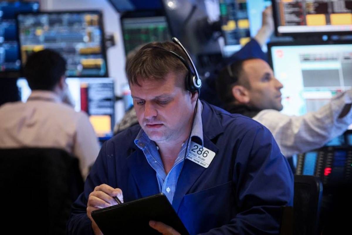 Wall Street hésite après l'enquête ADP, Salesforce plombe le Dow Jones