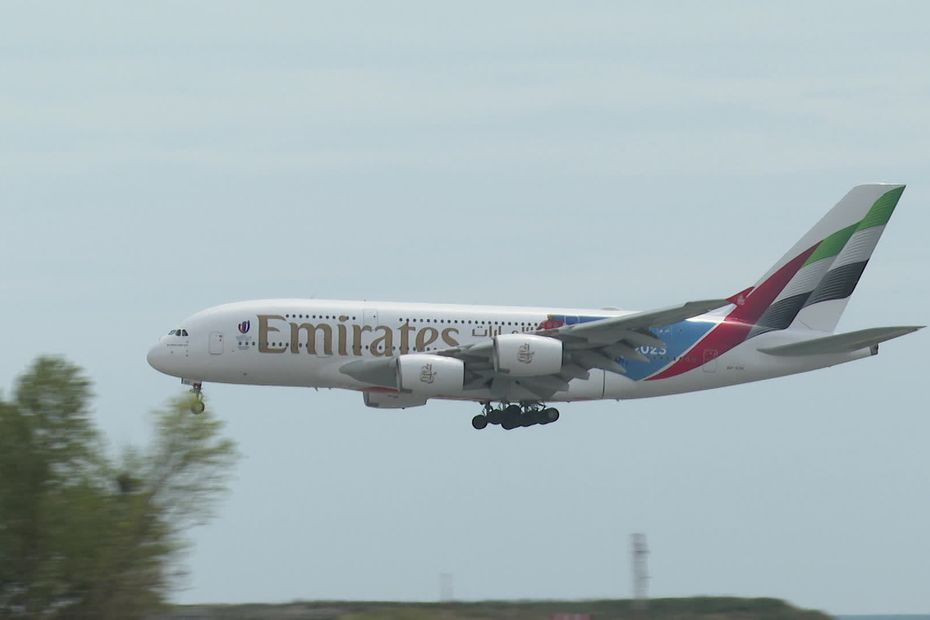 VIDEO - L'A380 affrété par Emirates a atterri à l'Aéroport Nice Côte d'Azur