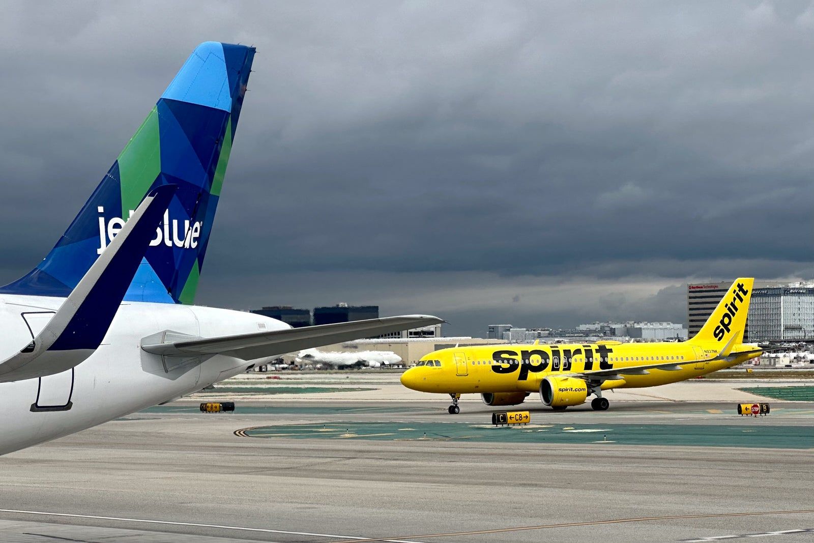 JetBlue offers all of Spirit's LaGuardia slots to get merger completed