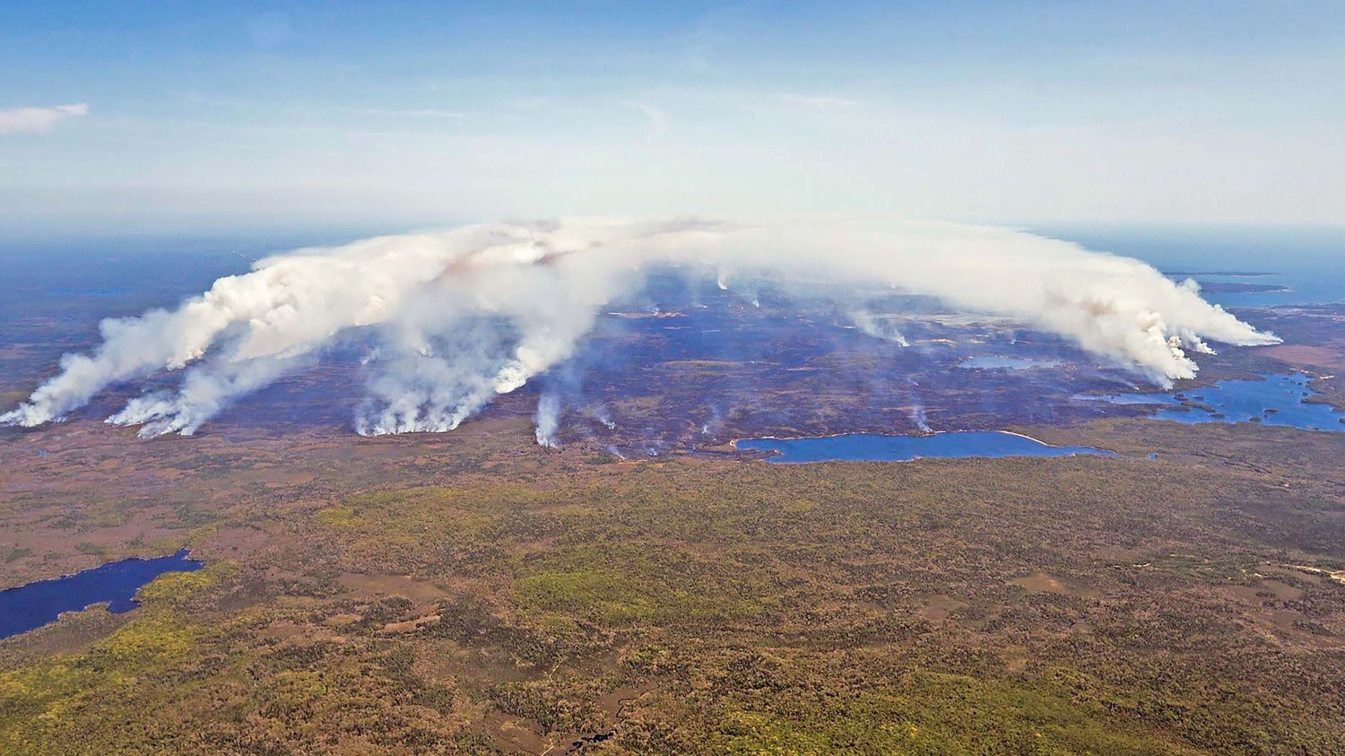 Incendies au Canada : plus de 2,7 millions d'hectares brûlés depuis janvier, huit fois plus que la moyenne des 30 dernières années