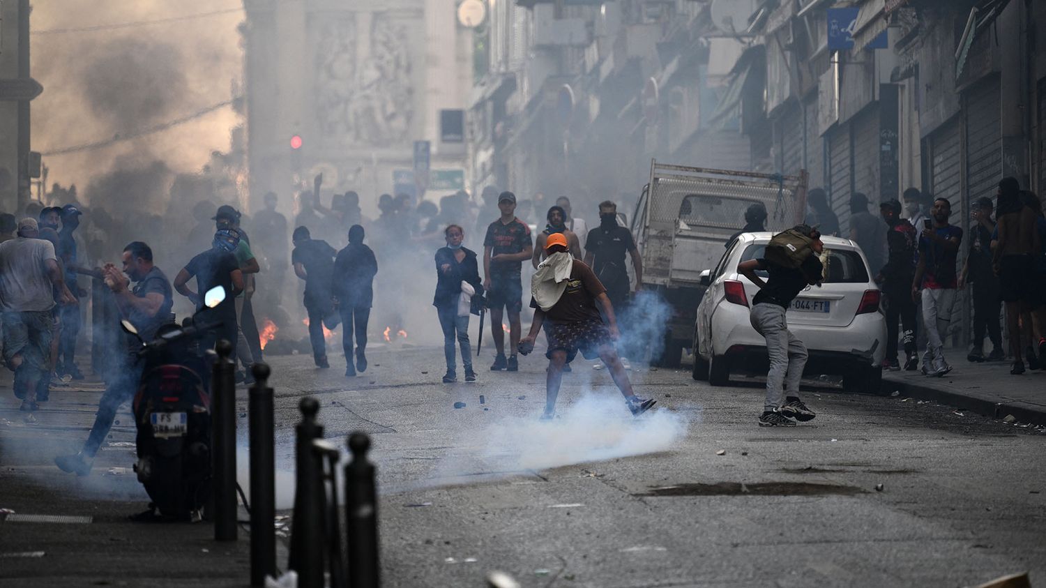 Policiers blessés, magasins pillés, bâtiments incendiés... Le point région par région après cette quatrième nuit de violences