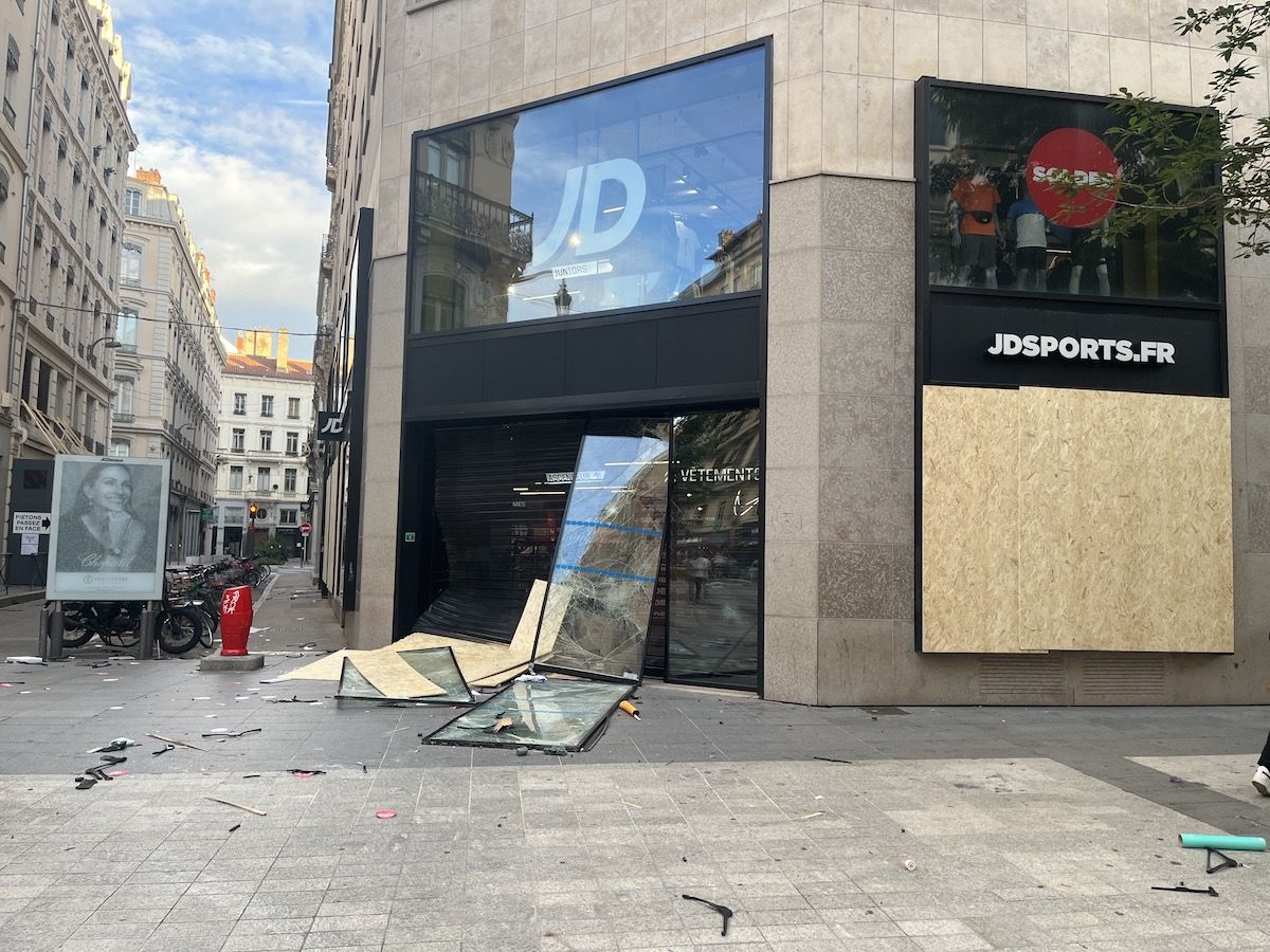 Lyon se réveille sous le choc d'une nuit de violences et pillages