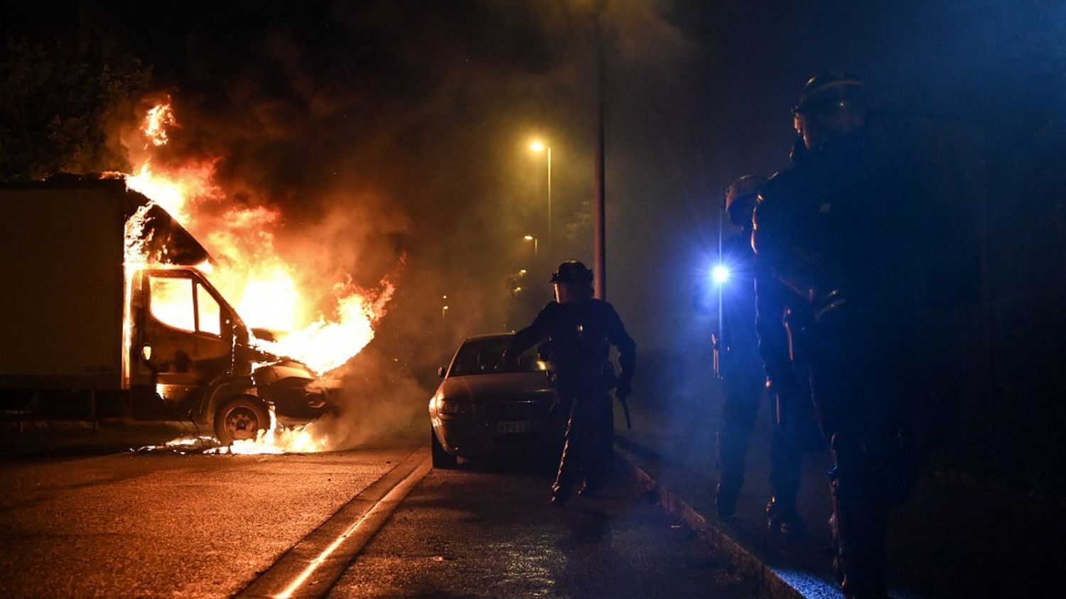 Direct Mort de Nahel : Gérald Darmanin annonce 994 interpellations dans toute la France selon un bilan provisoire, lors d'une quatrième nuit de violences d'une "intensité moindre"