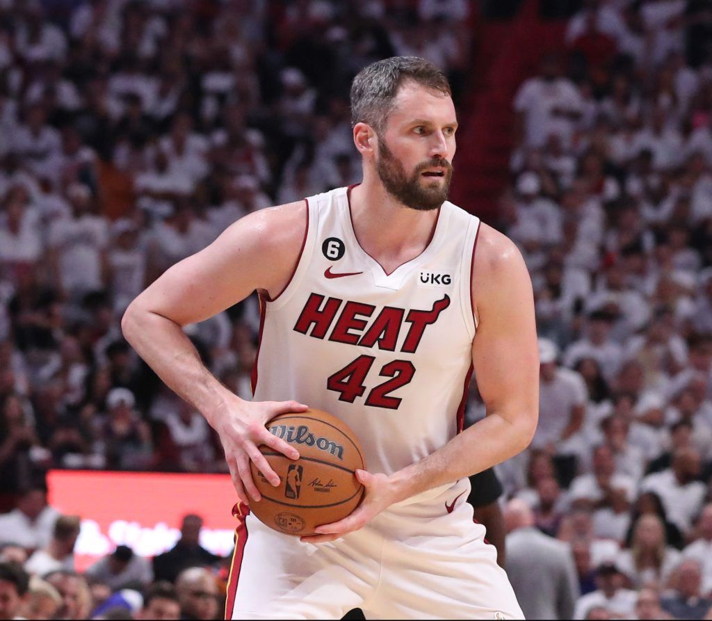 Kevin Love agrees to remain with Miami Heat in free agency