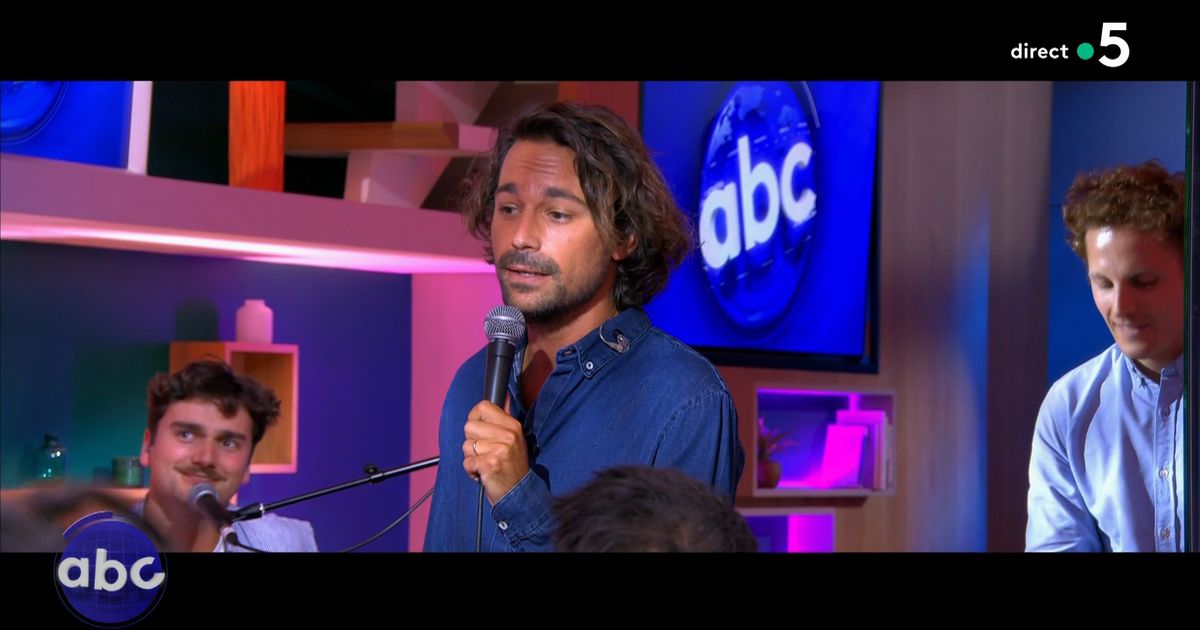 Bertrand Chameroy conclut la dernière de la saison de "C à vous" en chanson