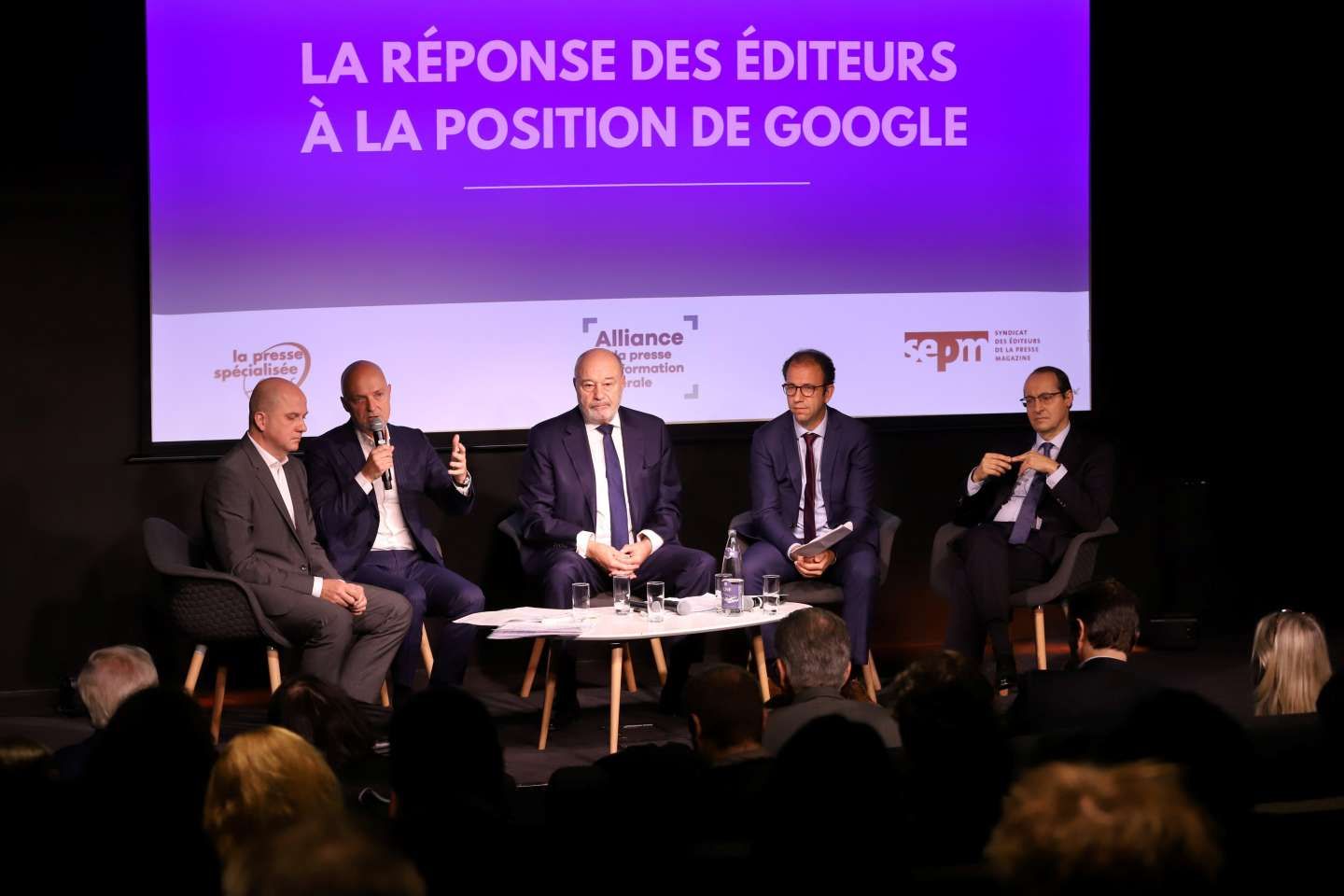 Intelligence artificielle : les médias espèrent obtenir une compensation pour l’utilisation de leurs contenus