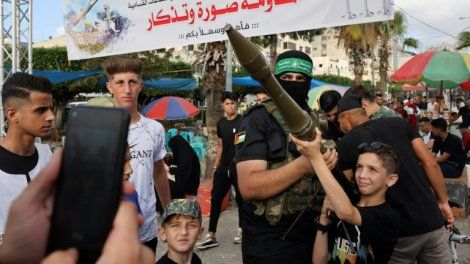 A Gaza, le Hamas expose missiles et armes pour la première fois