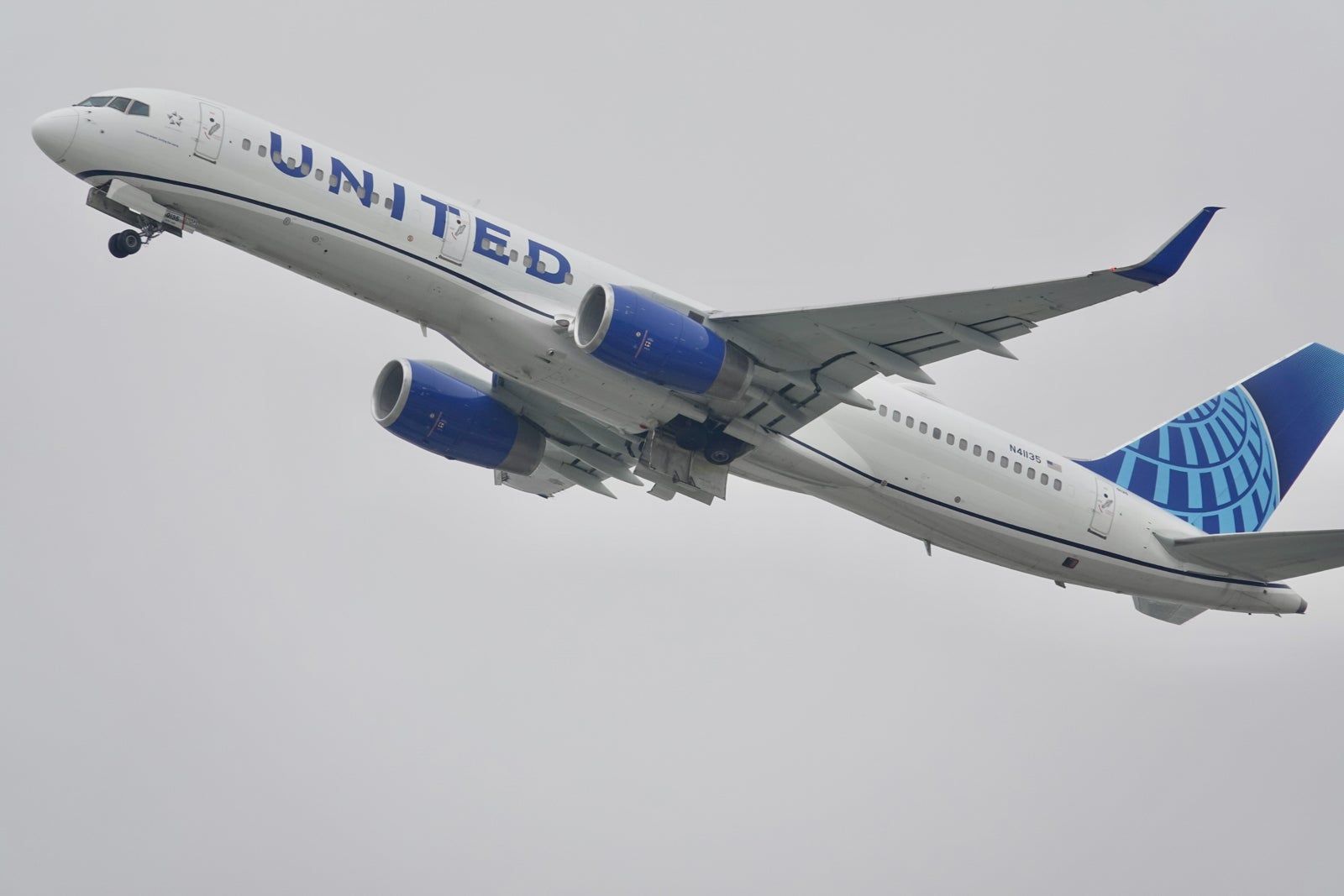 United offers travelers 30,000 miles following week-long disruptions