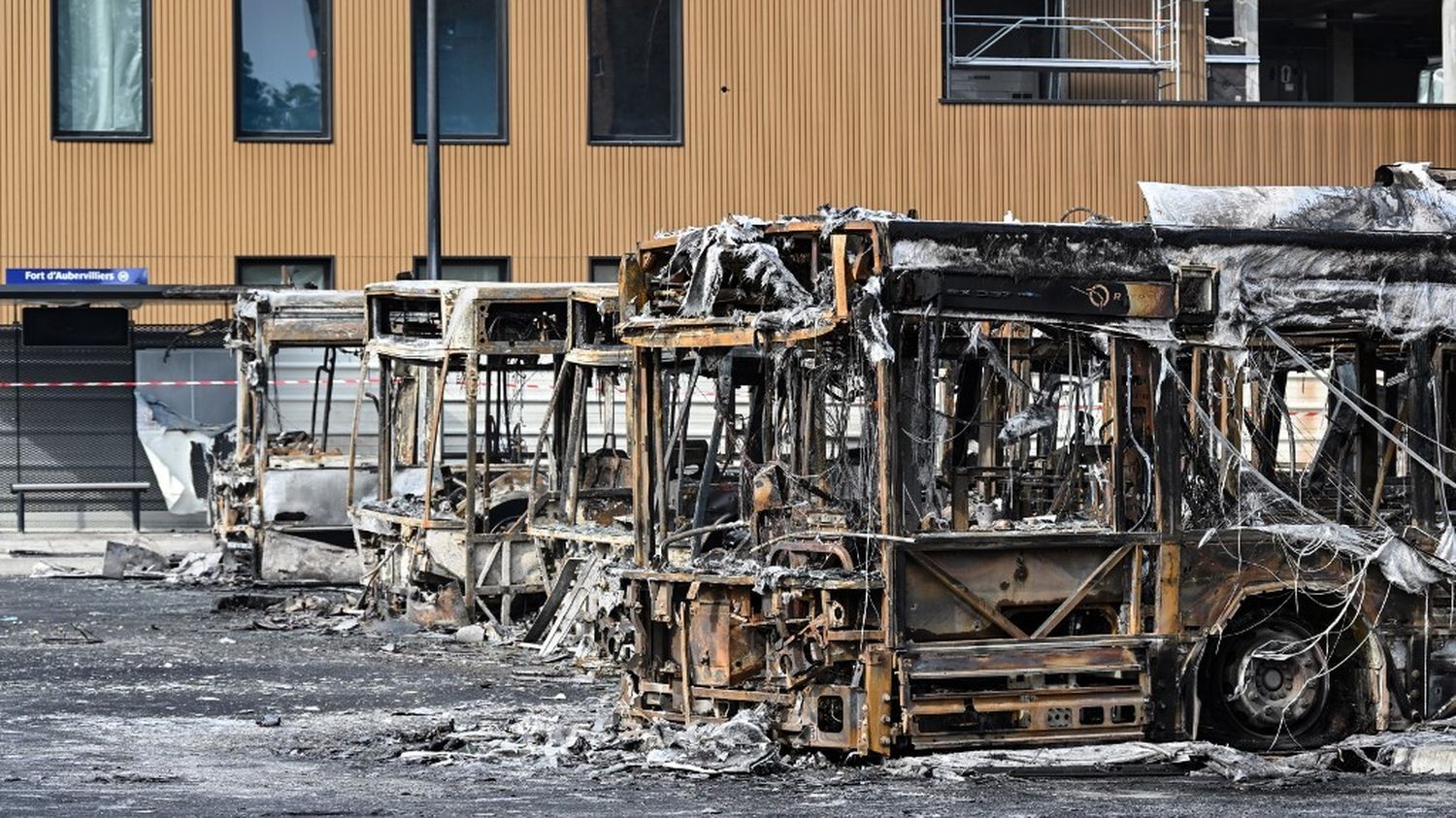 Emeutes après la mort de Nahel : la CFDT appelle "tous les employeurs" à mettre en place "si besoin" le télétravail pour "assurer la sécurité des travailleurs"