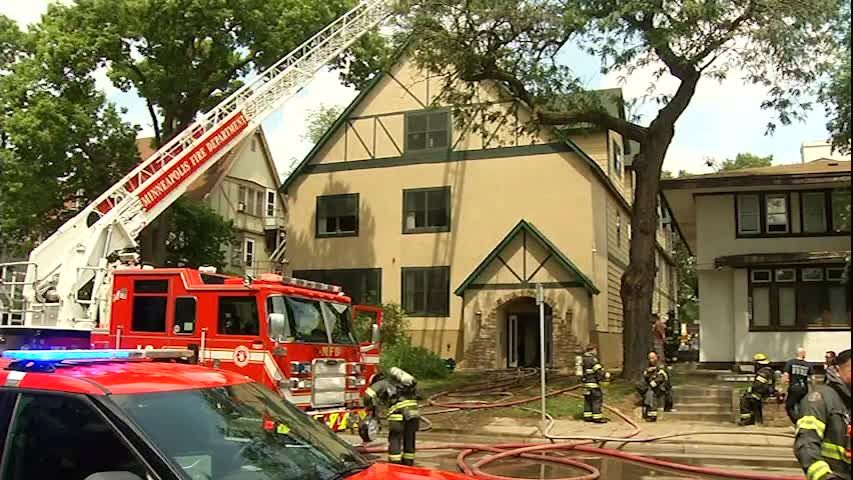 Fire crews working to put out 3-story fire in Dinkytown