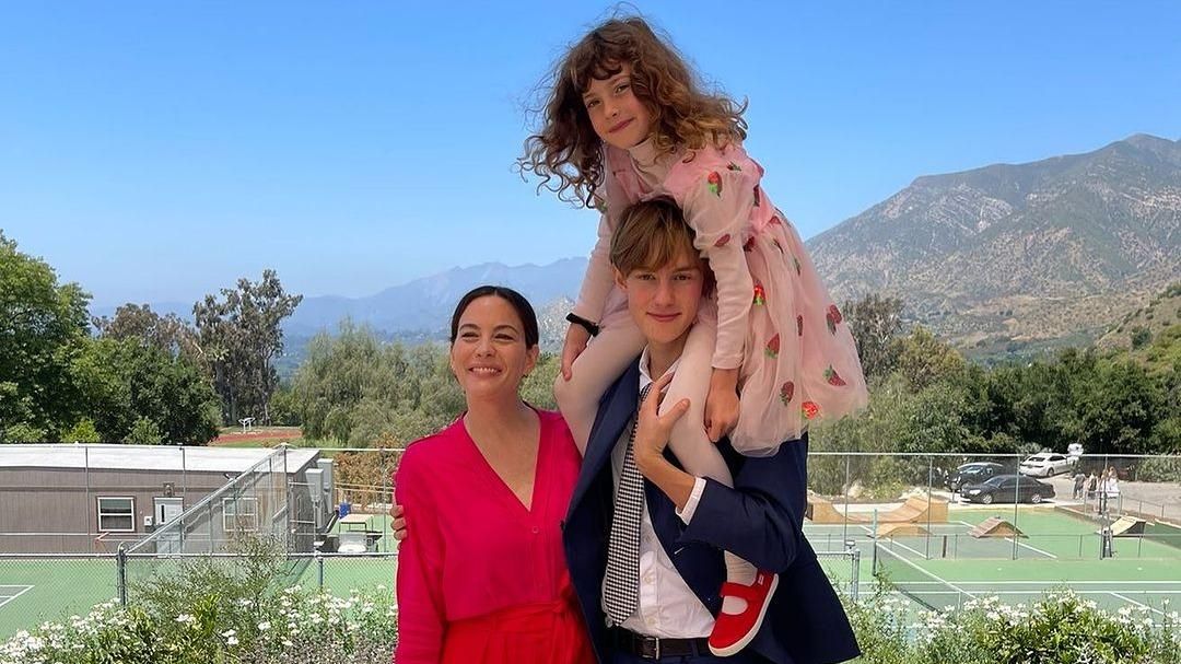 Liv Tyler partage de rares photos avec ses enfants pour la remise de diplôme de son fils, Milo, 18 ans