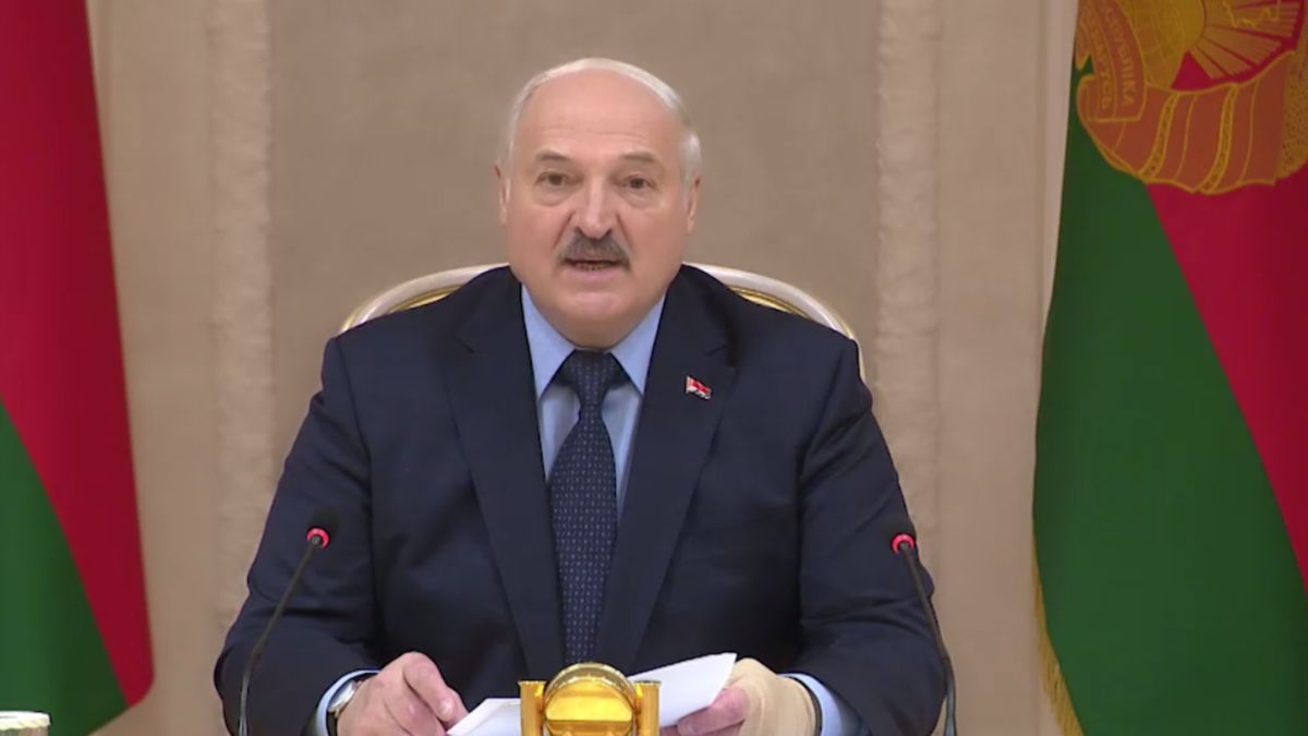 Lukashenka Urges Belarusians To 'Calm Down' Over Wagner Arrivals