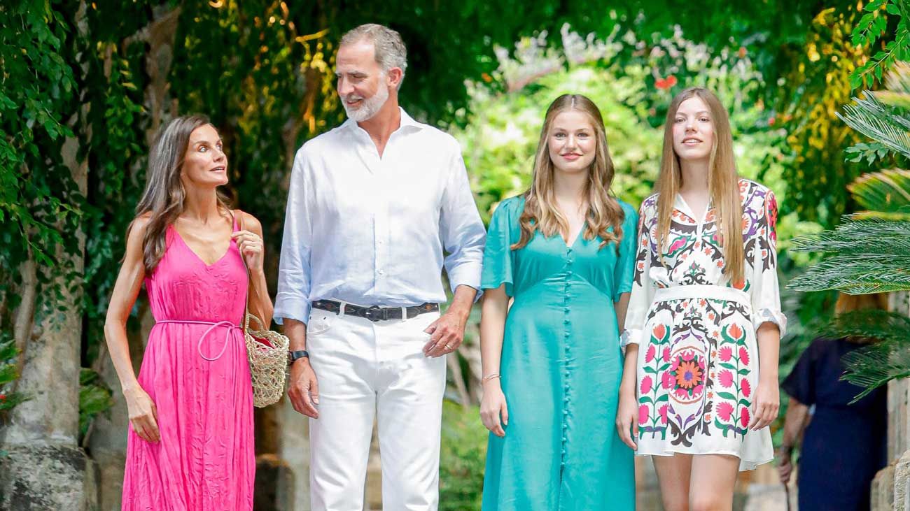 Le roi Felipe, la reine Letizia et leurs filles offrent un moment enchanteur aux Jardins d'Alfabia