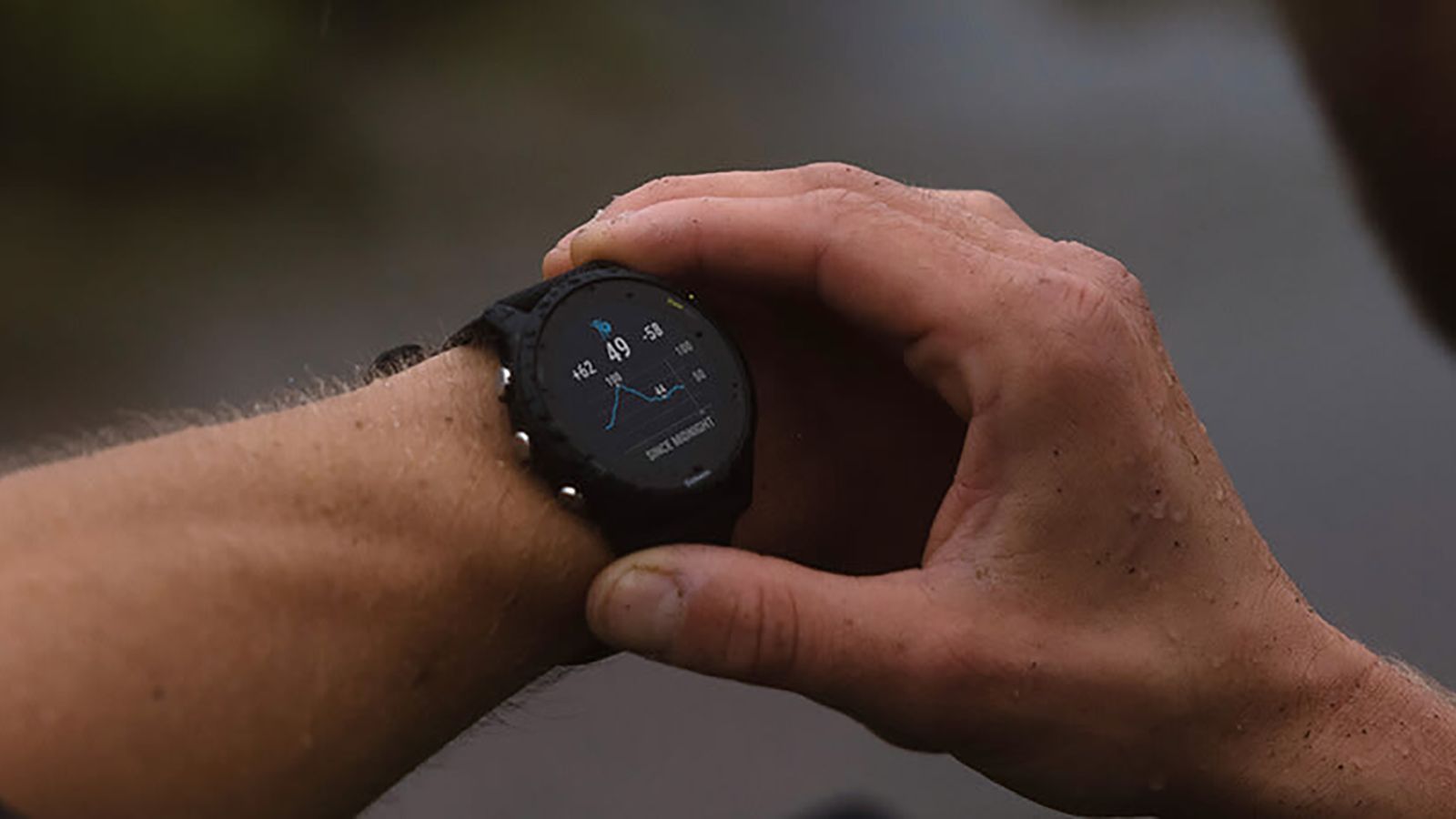 Soldes Amazon : cette montre connectée Garmin chute à son prix le plus bas