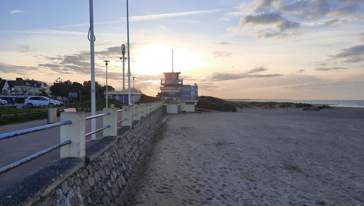 Intempéries : la baignade interdite après les pluies sur les plages de la Côte Fleurie (Calvados)