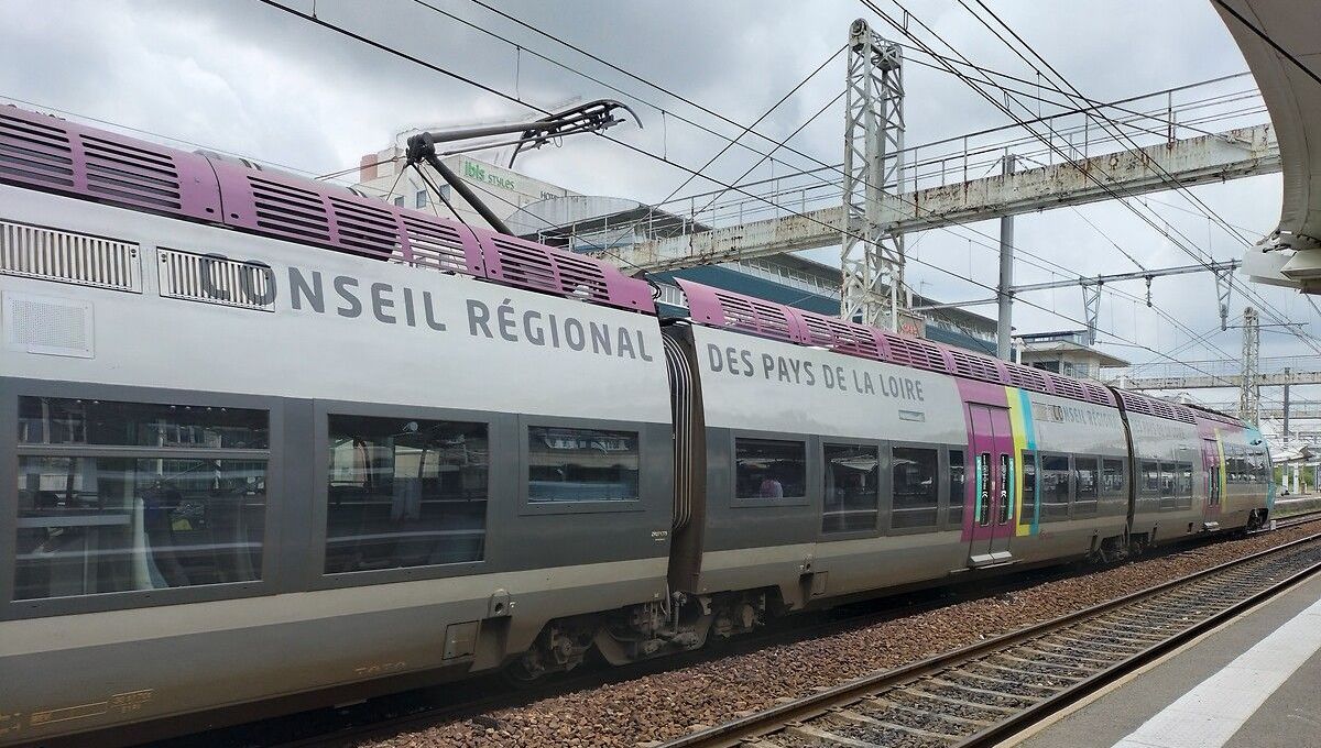 Le trafic des TER reprend progressivement en gare du Mans après la panne d'un train de travaux à Connerré