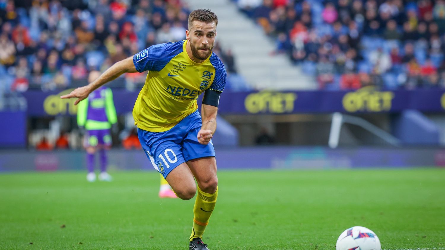 Football : le FC Sochaux-Montbéliard doit "au moins sauver la rétrogradation en National 1", estime un député du Doubs