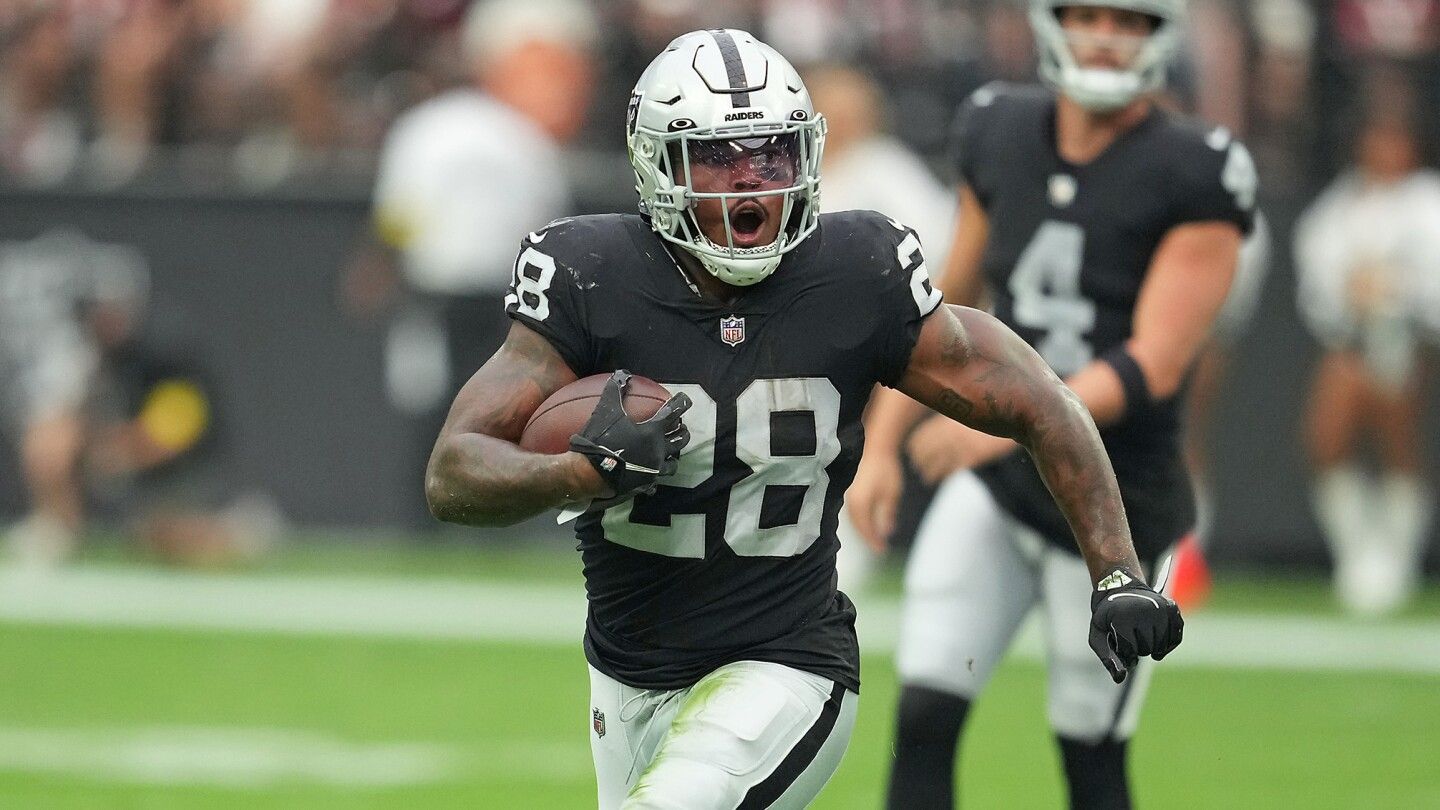 Report: Raiders open to restarting talks with Josh Jacobs to get him to camp