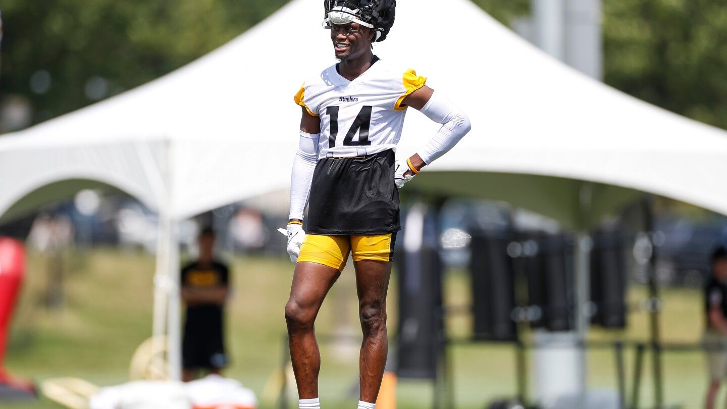 George Pickens makes incredible catch over Joey Porter Jr. in Steelers camp