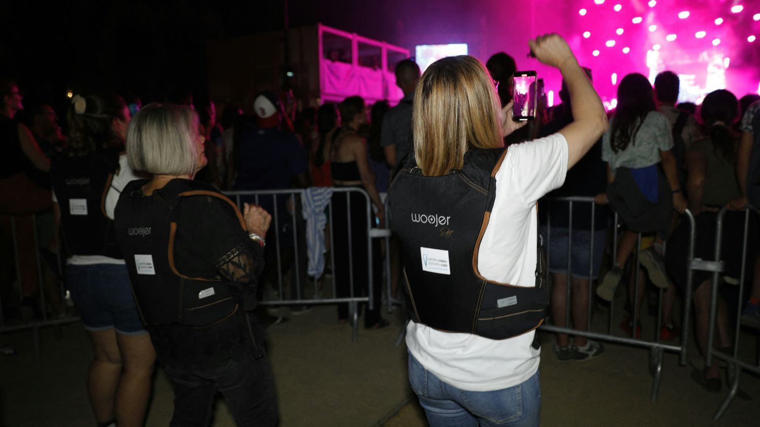 Angèle adapte un de ses concerts aux personnes sourdes à Ajaccio grâce à des gilets vibrants