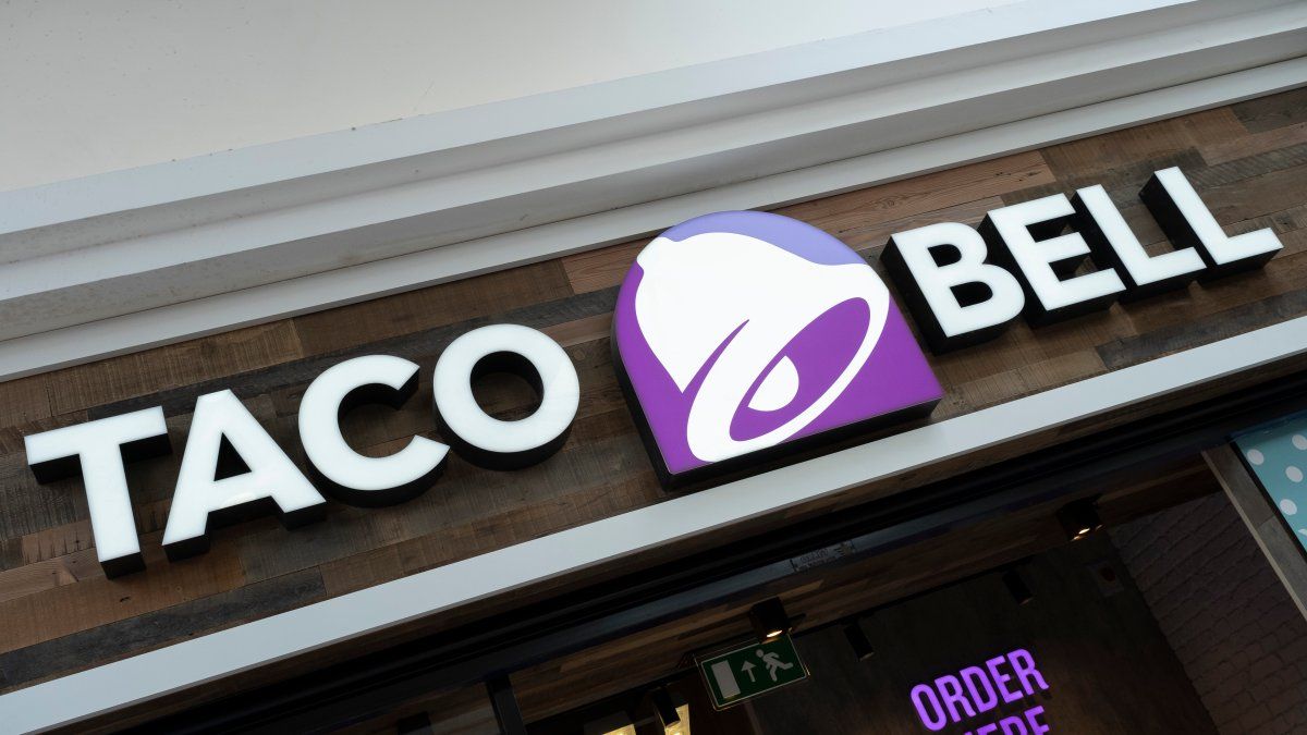 Taco Bell sued for false advertising over lack of filling in Crunchwraps, Mexican pizzas