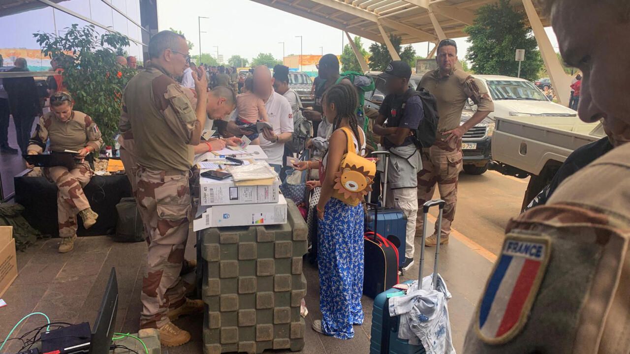 🔴 En direct : la France commence à évacuer ses ressortissants du Niger