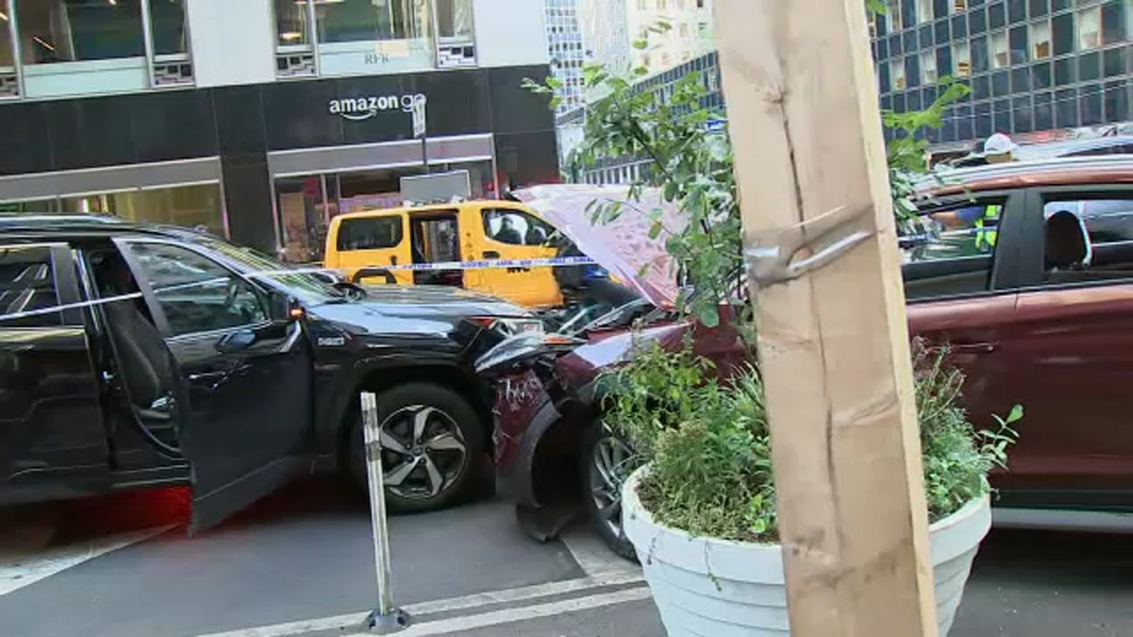 Out of control car injures 10 pedestrians in crash at 42nd and Lexington in NYC