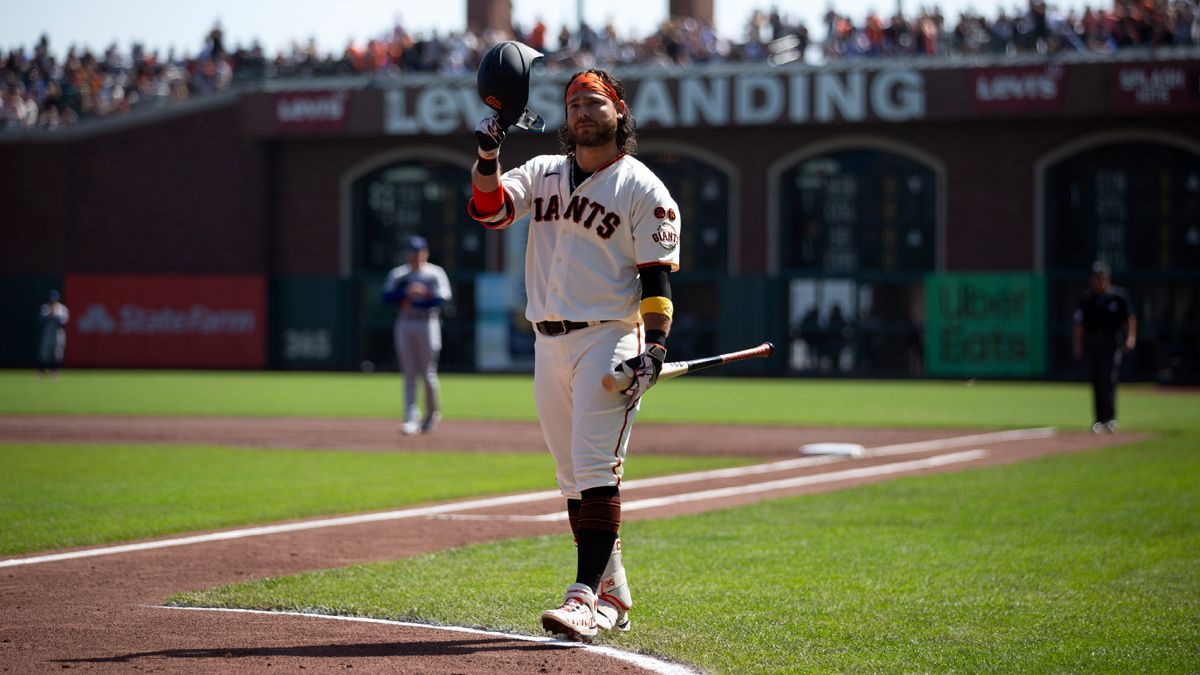 Crawford removed from Giants' season finale, receives long ovation