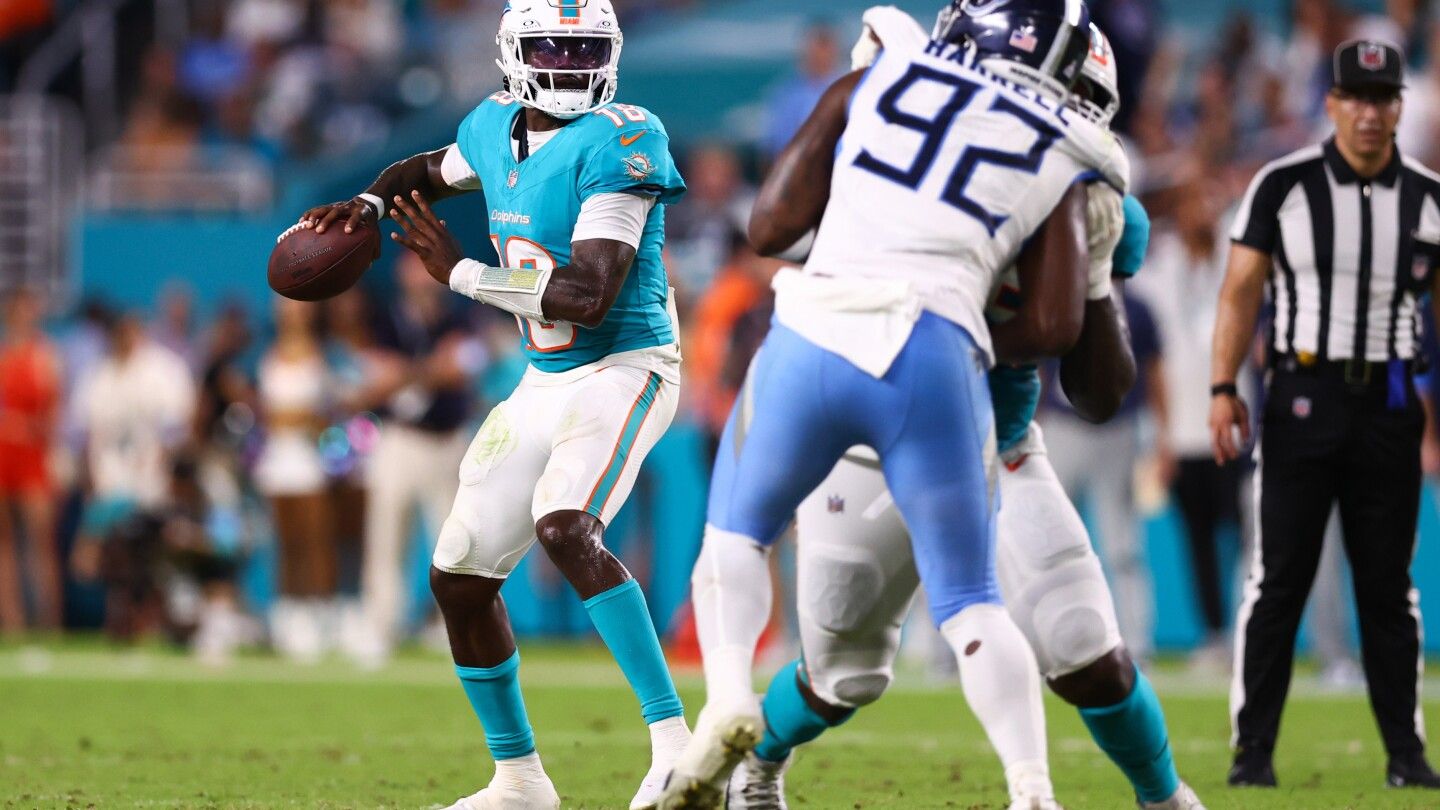 Mike McDaniel: Dolphins plan to start Tyler Huntley Sunday vs. Patriots