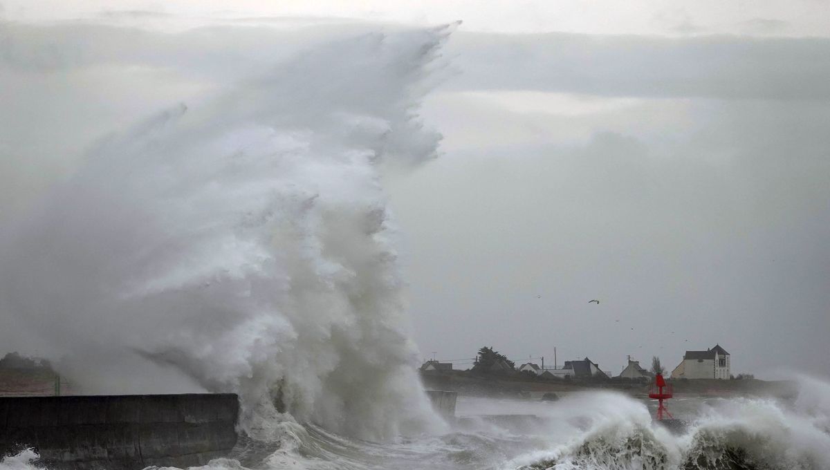 Tempête Ciaran : vents violents, forte houle, suivez la situation en Bretagne