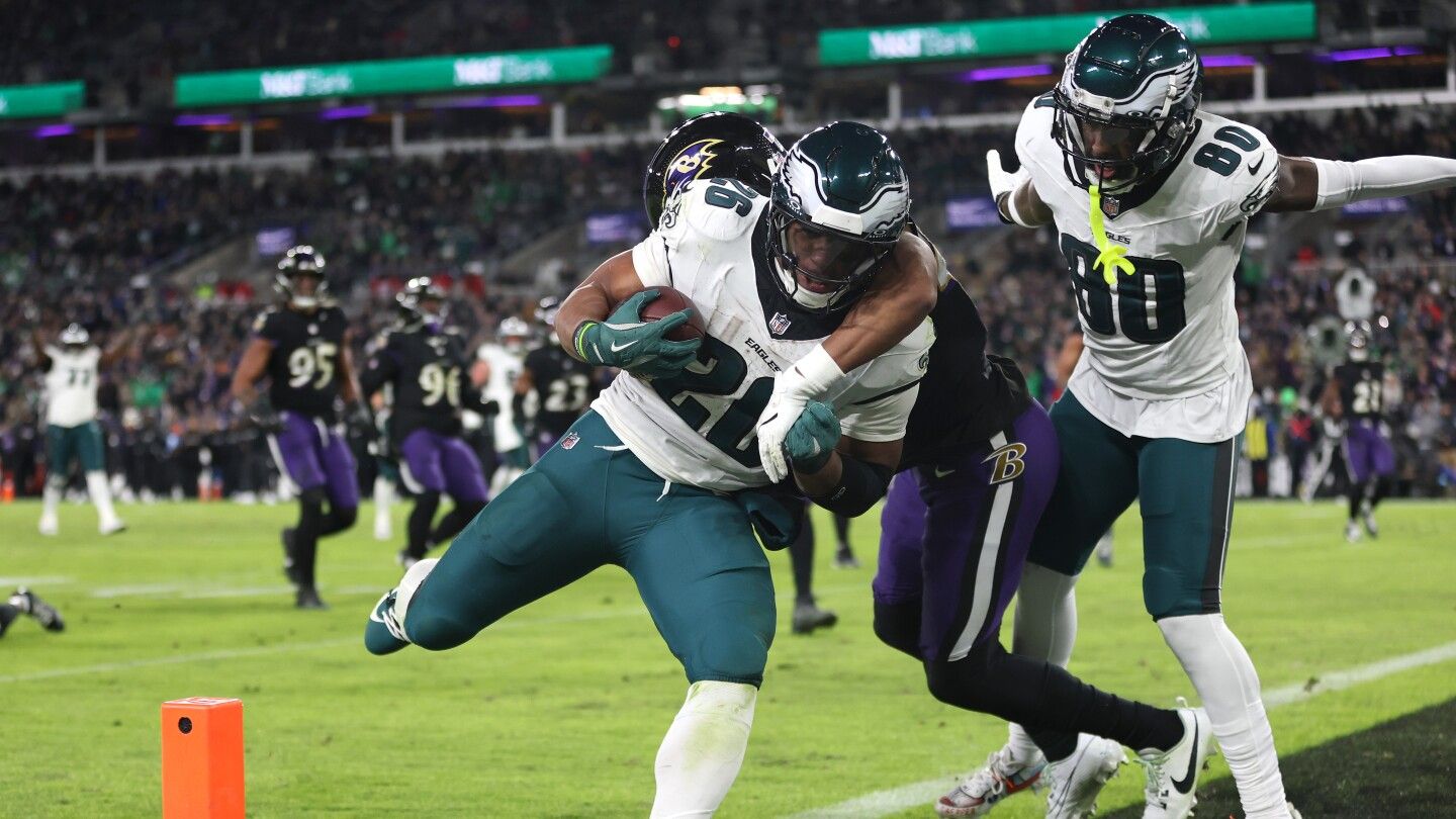 Eagles keep rolling, beat Ravens 24-19 in Baltimore