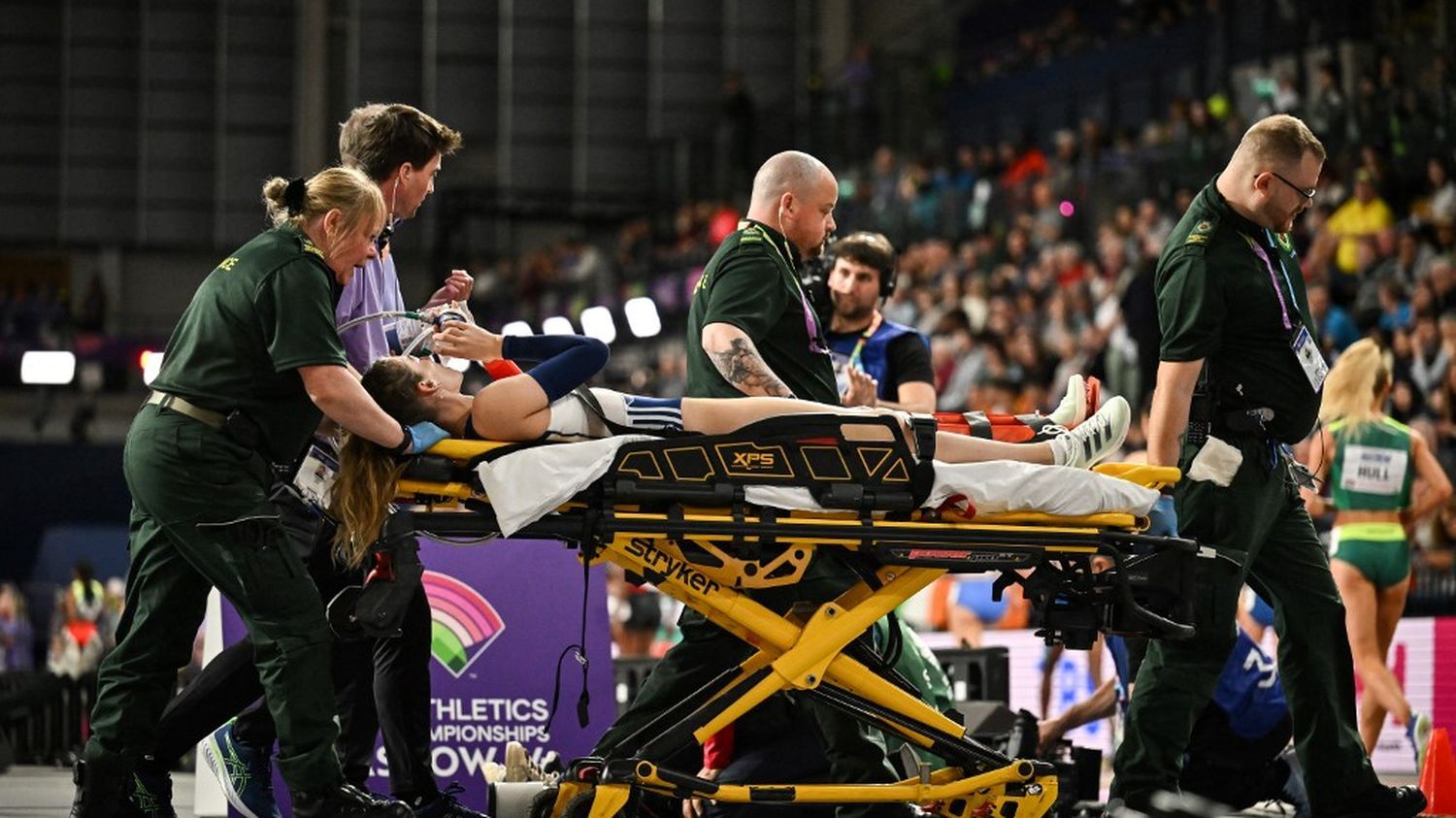 Mondiaux d'athlétisme en salle : la perchiste française Margot Chevrier grièvement blessée à la jambe et conduite à l'hôpital