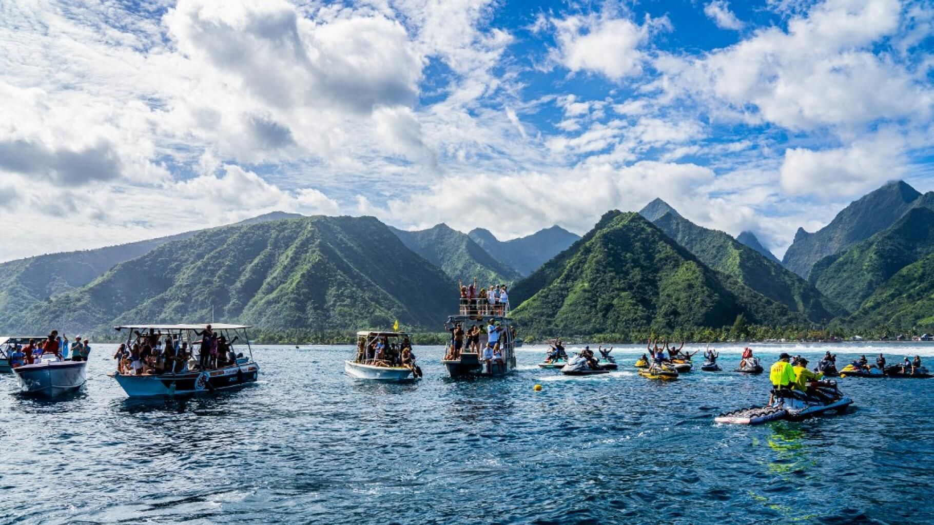 JO Paris 2024 : à peine commencée, la construction de la tour du jury de l’épreuve de surf en Polynésie a déjà abîmé les coraux