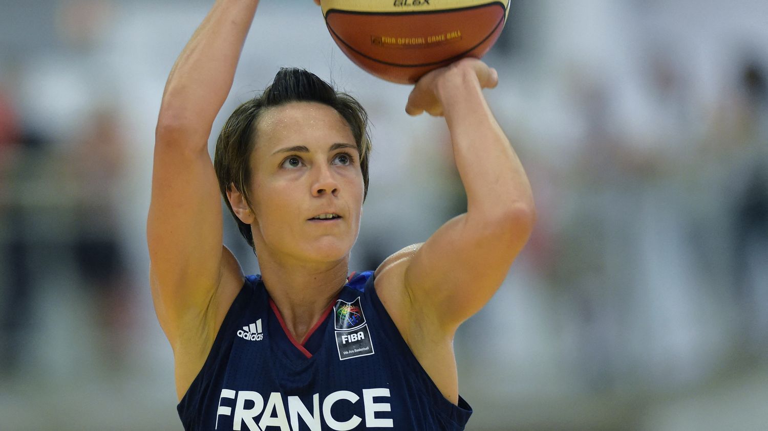 Basket : Céline Dumerc, ancienne capitaine de l'équipe de France, prendra sa retraite à la fin de la saison