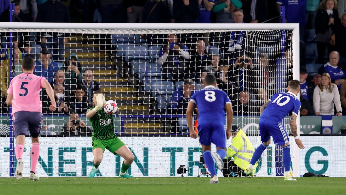 Angleterre : la géniale antisèche de Jordan Pickford sur sa gourde qui l’aide à arrêter un pénalty