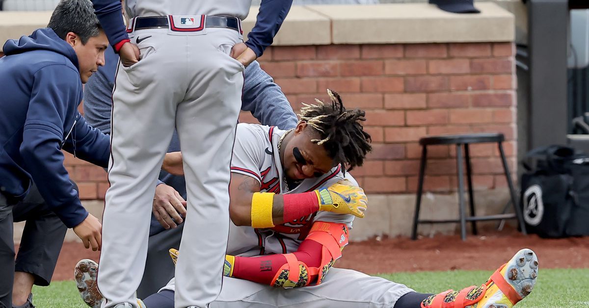 Ronald Acuña Jr. exits early as Braves fall to Mets 5-3