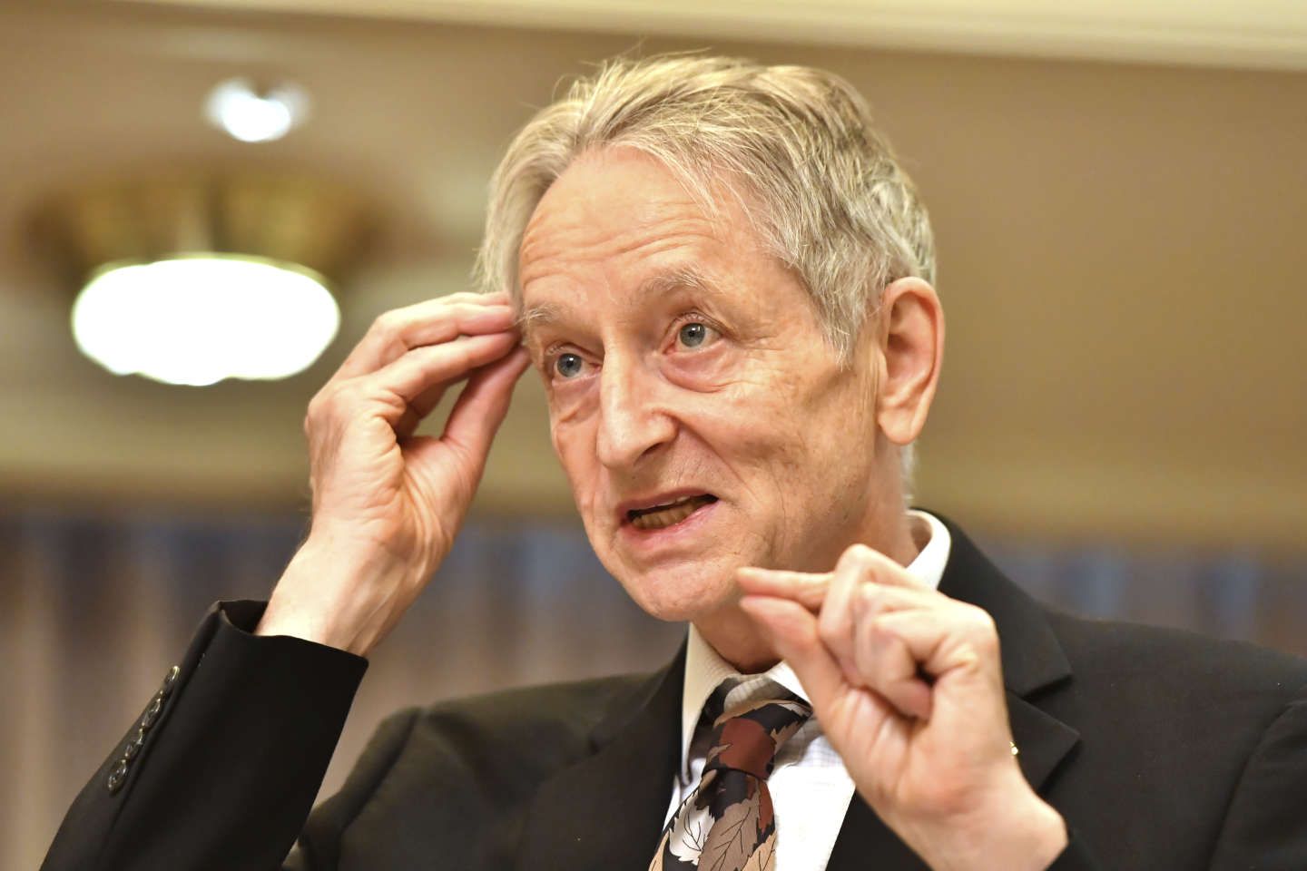 Geoffrey Hinton, pionnier de l’IA, quitte Google et dit " regretter " son invention