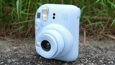 近距拍攝更精準！Fujifilm Instax mini 12 即影即有相機